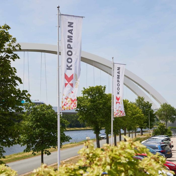 8 meter polyester baniermast met hijsbare uithouder