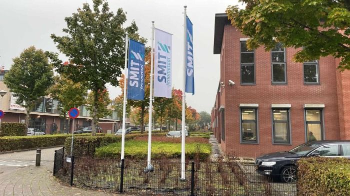 9 meter polyester baniermast met hijsbare uithouder