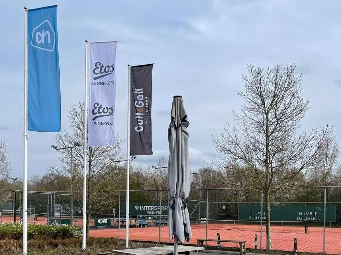 12 meter polyester baniermast met vaste uithouder