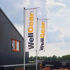 Van onopvallend naar onweerstaanbaar: De kracht van een vlaggenmast voor je bedrijf